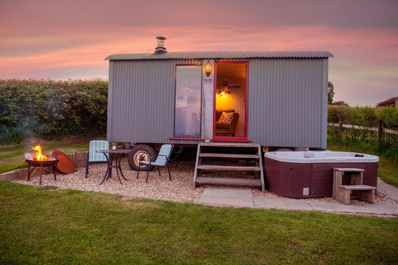 The Big Cwtch Shepherd'S Hut Kidwelly Exterior photo